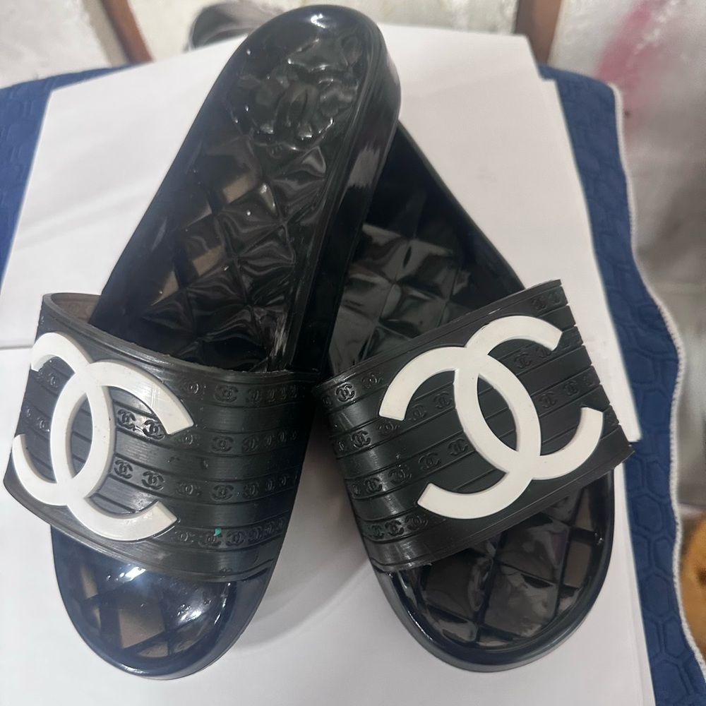 Black Chanel jelly slides